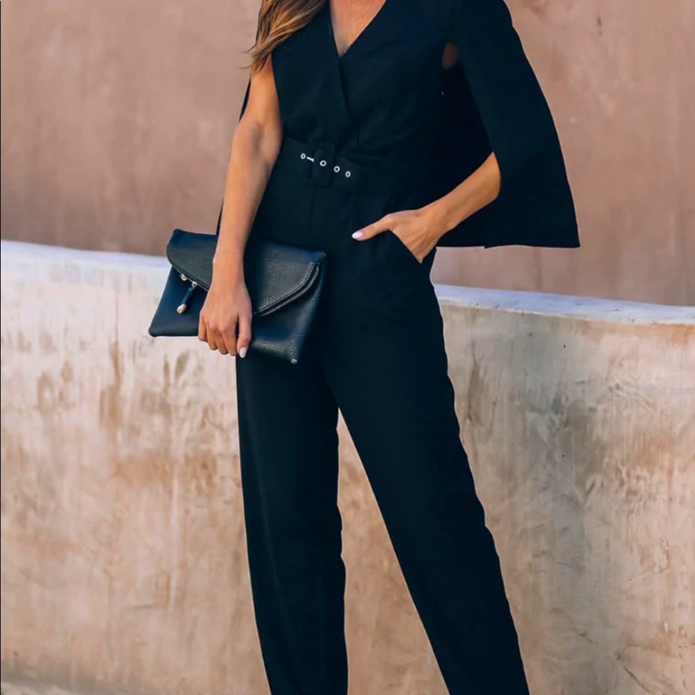 VICI- EXPRESS NOT IMPRESS POCKETED CAPE JUMPSUIT